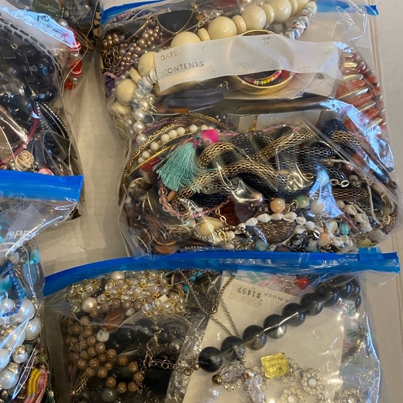 5 LB ESTATE Mystery Bulk Lot ANTIQUE VTG MODERN JEWELRY Reseller Lot - Picture 5 of 13